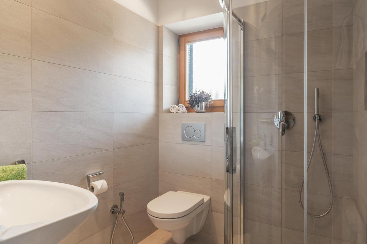 קולה איזארקו Hotel Erna מראה חיצוני תמונה