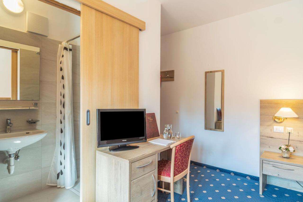 קולה איזארקו Hotel Erna מראה חיצוני תמונה