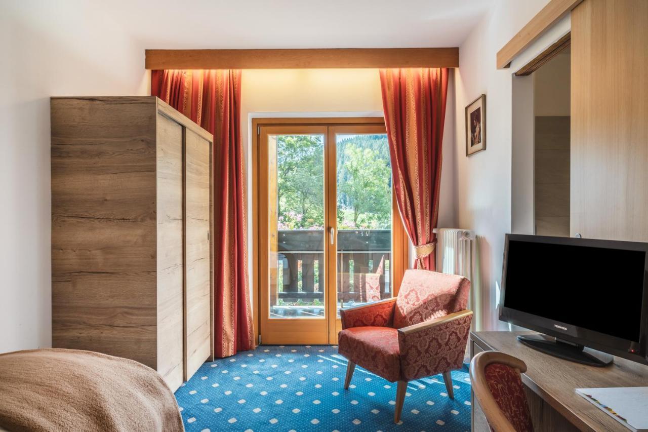 קולה איזארקו Hotel Erna מראה חיצוני תמונה