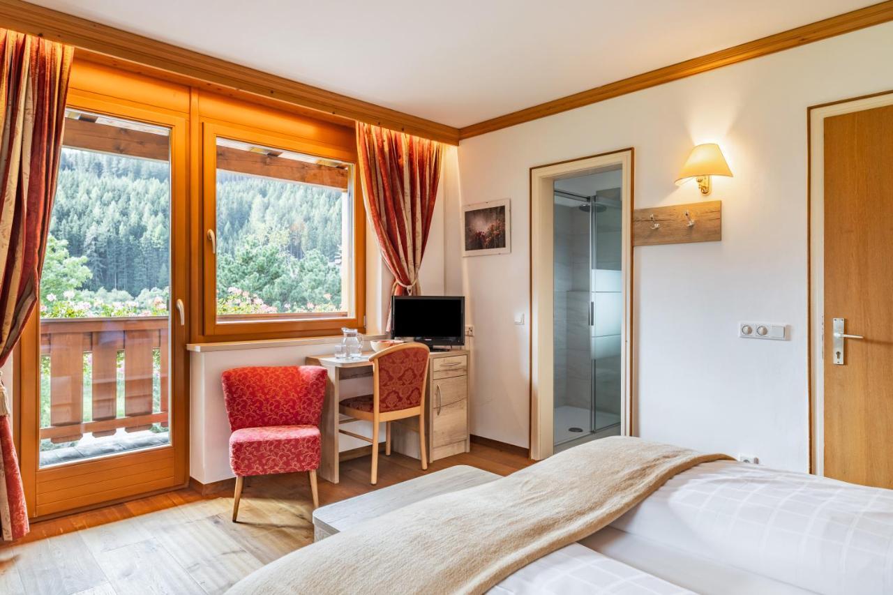 קולה איזארקו Hotel Erna מראה חיצוני תמונה