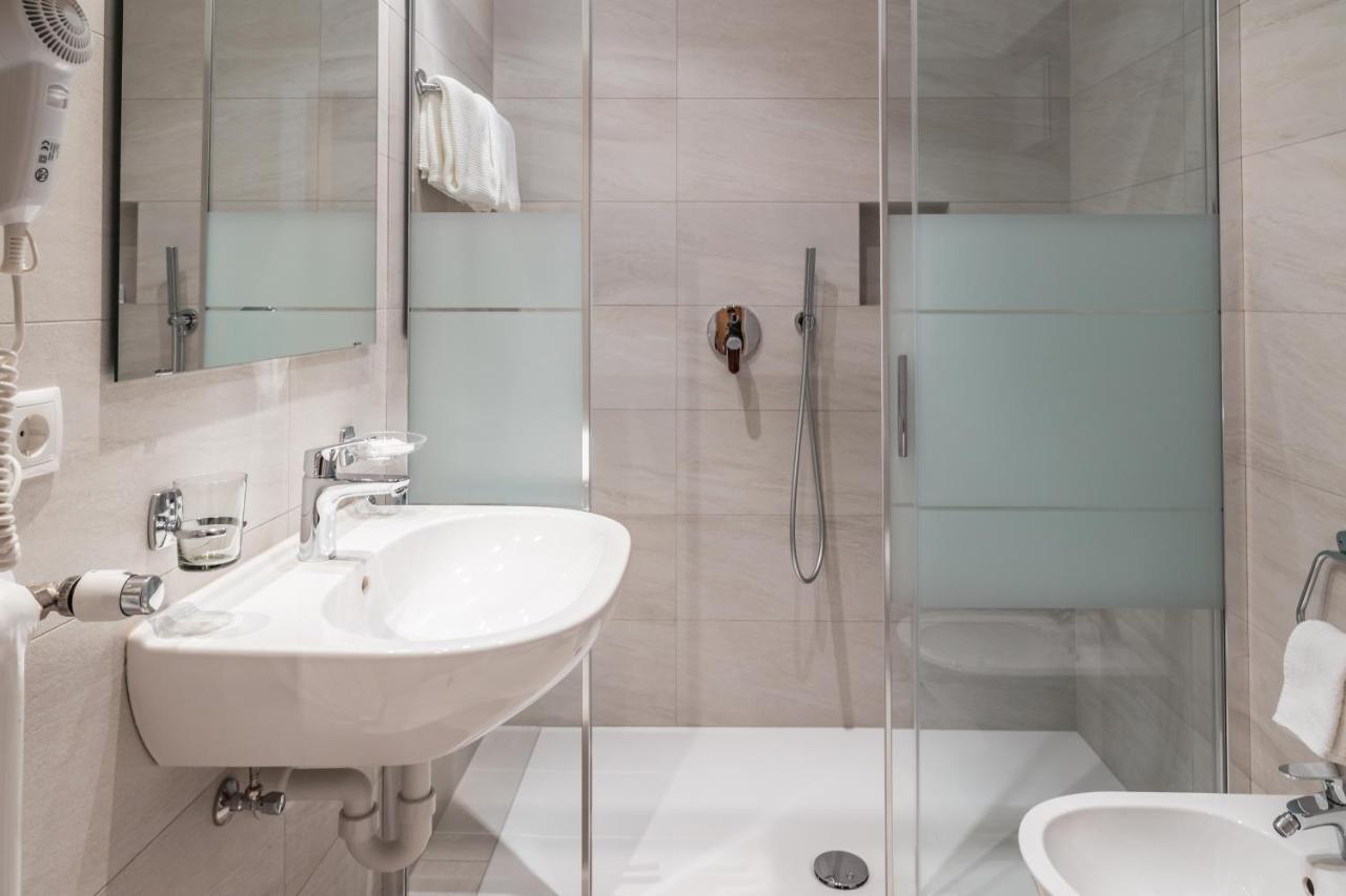 קולה איזארקו Hotel Erna מראה חיצוני תמונה